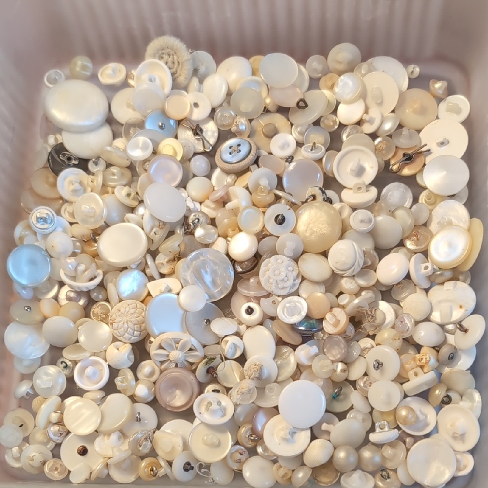 Vintage Single Hole White And Cream Buttons